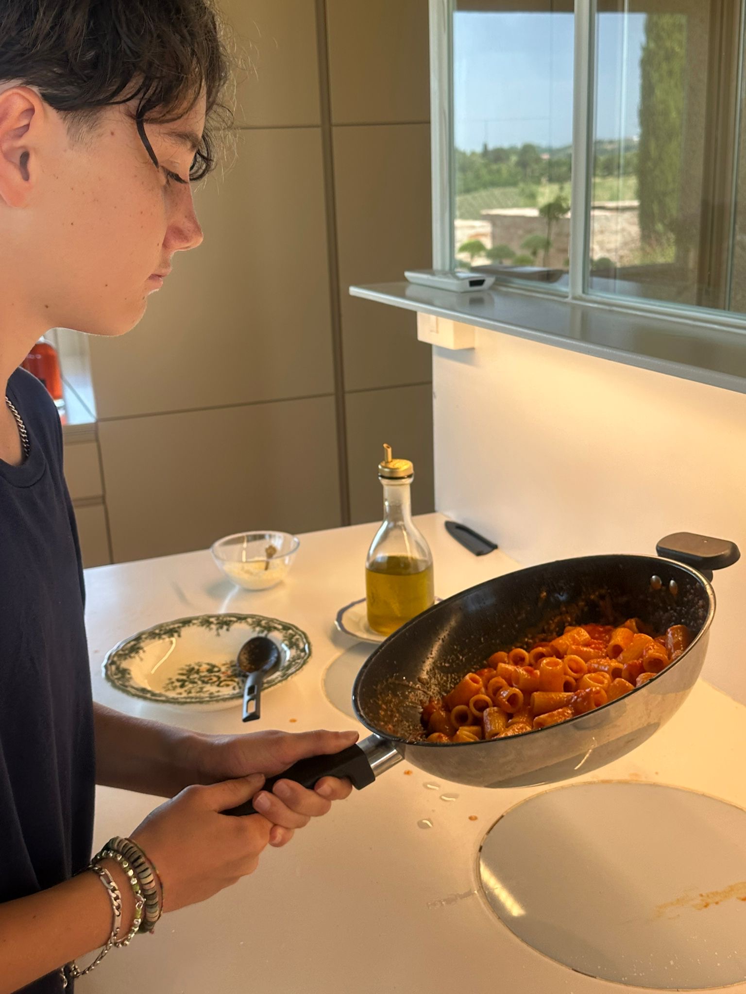 Passo alla mantecare la pasta al pomodoro in padella